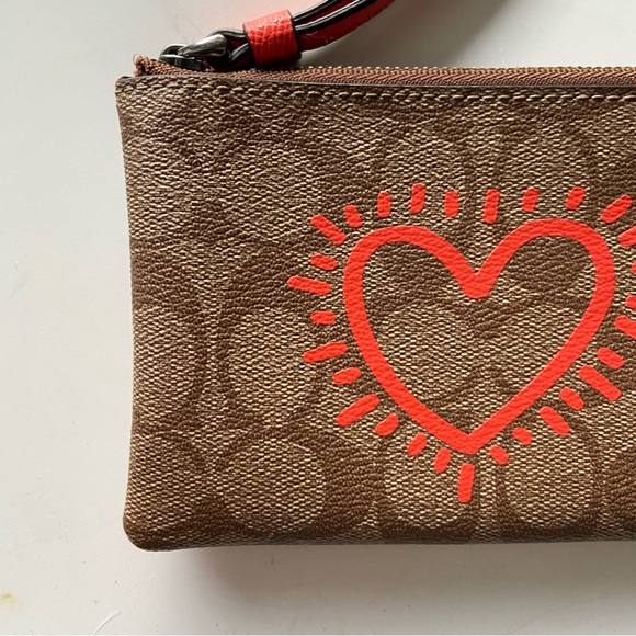 Coach wristlet Logo printed with Heart - Picture 3 of 9